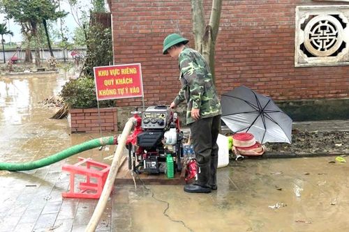 Tiếp tục khắc phục tình trạng ngập, úng ở Hạ Hòa