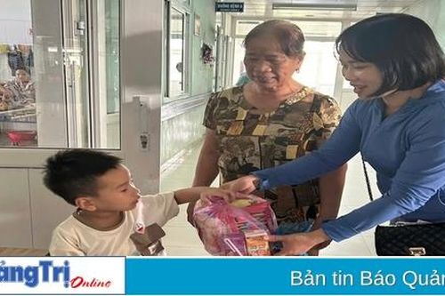 Thăm hỏi, tặng quà Trung thu cho 120 bệnh nhi đang điều trị tại Bệnh viện Đa khoa tỉnh