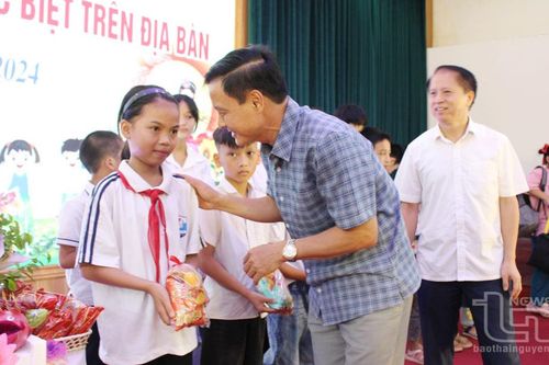 Các địa phương thăm, tặng quà trẻ em nhân dịp Tết Trung thu