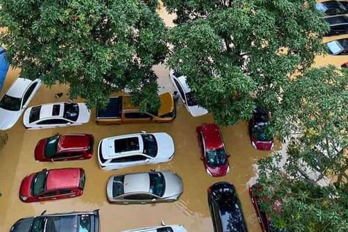 Xe ô tô cần kiểm tra gì sau khi bị ngập do mưa lũ?