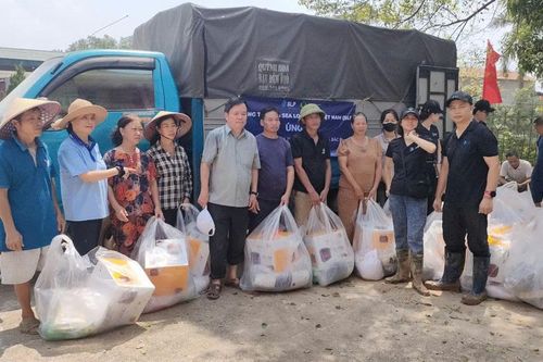 Yên Bái: Công ty SLP ủng hộ người dân bị thiệt hại do bão lũ