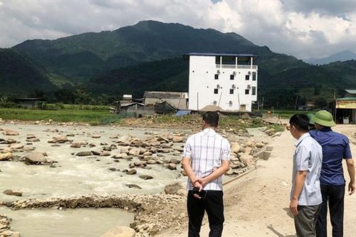 Văn Chấn (Yên Bái): Tích cực khắc phục các điểm sạt lở do bão lũ