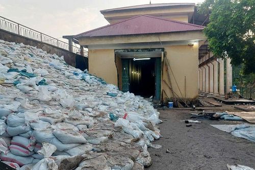 Bắc Giang: Công bố tình trạng khẩn cấp đối với rò rỉ tại bể xả Trạm bơm Cống Bún