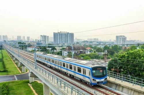 TP. Hồ Chí Minh: Hoàn thành lắp đặt nhịp dầm cuối cùng cầu bộ hành nhà ga Thủ Đức