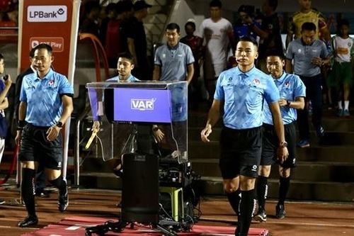 V.League khởi đầu và dấu ấn từ VAR