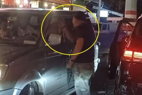 Tạm giữ đối tượng tấn công người đi đường sau va quẹt