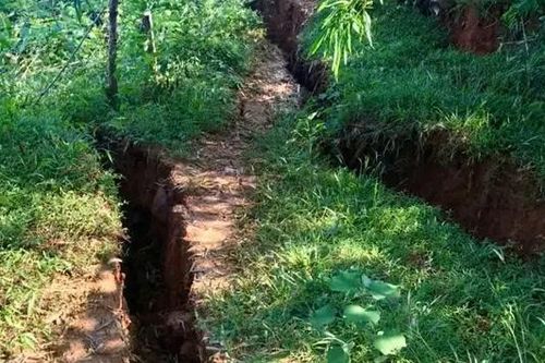 Nứt lớn trên đồi, Hòa Bình di dời dân khẩn cấp