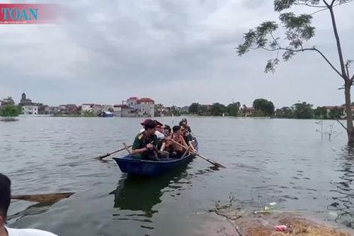 Đoàn Thanh niên KTNN phối hợp Bộ Tư lệnh Thủ đô trao quà cứu trợ cho bà con tại Huyện Mỹ Đức (Hà Nội)