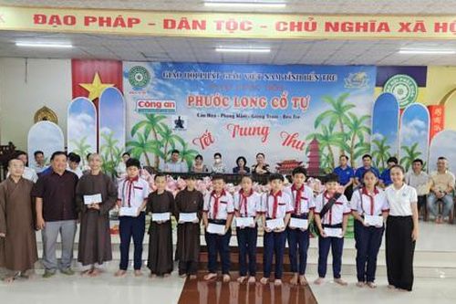 Trung thu đến với trẻ em quê hương Đồng Khởi - Bến Tre