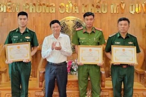 Khen thưởng lực lượng Công an và Bộ đội Biên phòng liên tiếp phá án