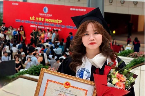 Từng nản lòng trước việc học, 10X lội ngược dòng thành thủ khoa ĐH Luật Hà Nội