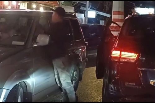 Tạm giữ người đập kính ô tô, tấn công tài xế ở TP.HCM