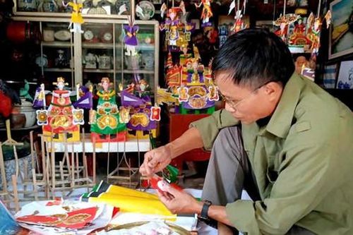 Gặp người duy nhất giữ nghề làm đồ chơi Trung thu truyền thống ở xã Hồng Hà, huyện Đan Phượng