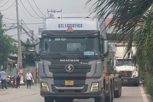 Trạm BOT cửa ngõ thành phố Hồ Chí Minh ùn ứ ngày đầu thu phí, Sở GTVT sẽ cho khảo sát bất cập