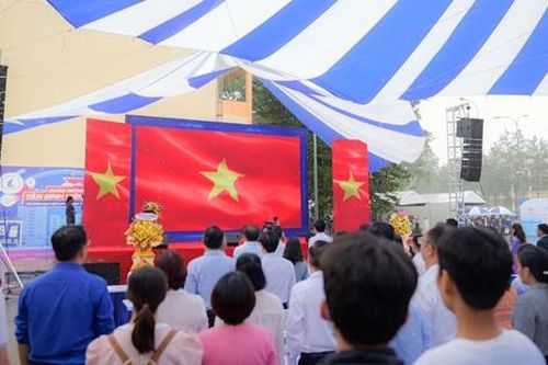 Trường đại học hủy khai giảng, dùng kinh phí ủng hộ đồng bào vùng lũ