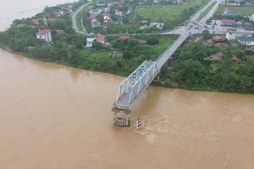 Còn những cầu vượt sông nào hạn chế giao thông đường thủy tại miền Bắc?