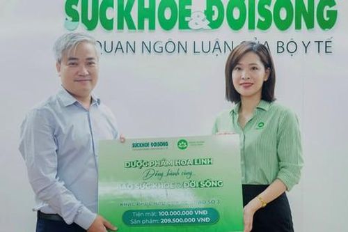 Dược phẩm Hoa Linh đồng hành cùng Báo Sức khỏe & Đời sống trao yêu thương đến người dân vùng lũ