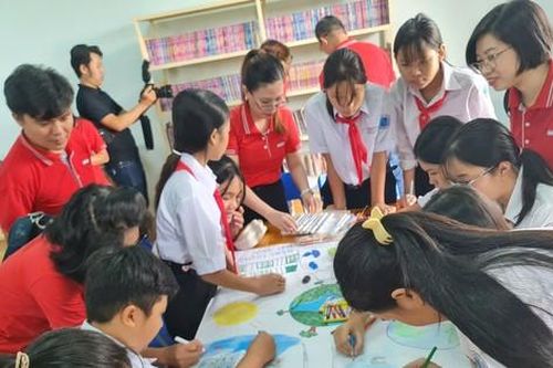 Báo Tiền Phong và Keppel trao tặng 80 máy tính cho học sinh khu vực biên giới Tây Ninh