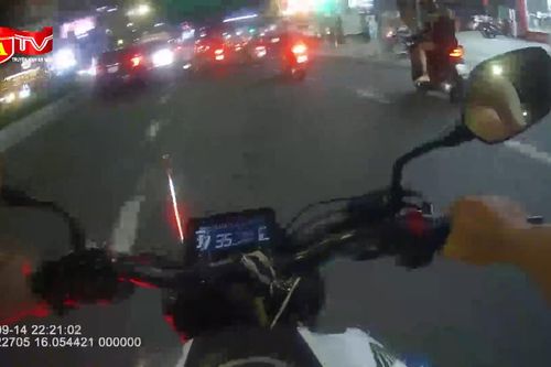 'Truy nóng' đối tượng trộm cắp điện thoại của du khách trên phố