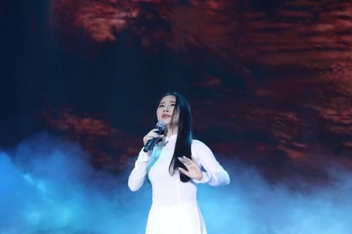 'Ngọc nữ bolero' Tố My lần đầu hát nhạc phim điện ảnh được khen hết lời