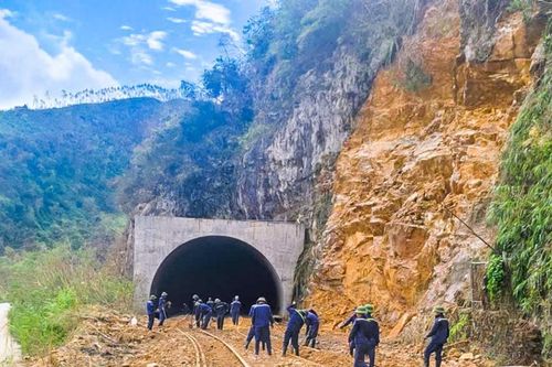 Vùng mỏ vượt khó sau bão dữ
