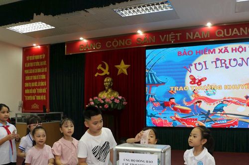 Bảo hiểm xã hội Sơn La chung tay ủng hộ các tỉnh phía Bắc bị thiệt hại bởi bão số 3