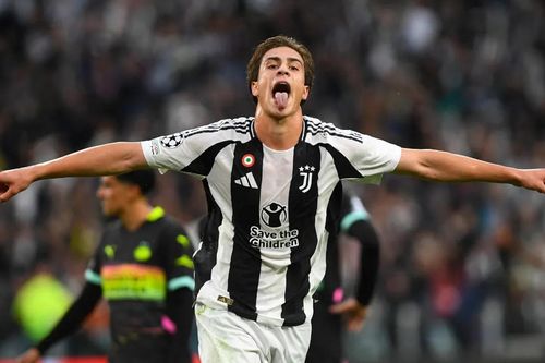 Cầu thủ tuổi teen vượt mặt Del Piero trong thắng lợi của Juventus