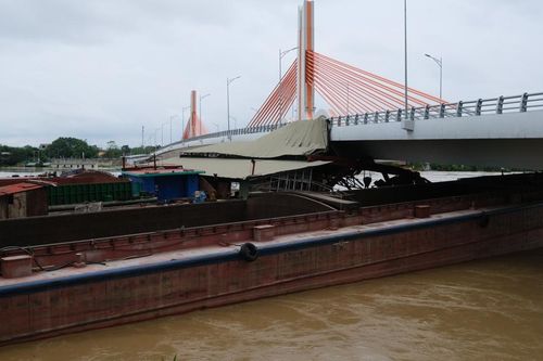 Vĩnh Phúc: cầu Vĩnh Phú đảm bảo an toàn sau sự cố tàu thuyền va chạm