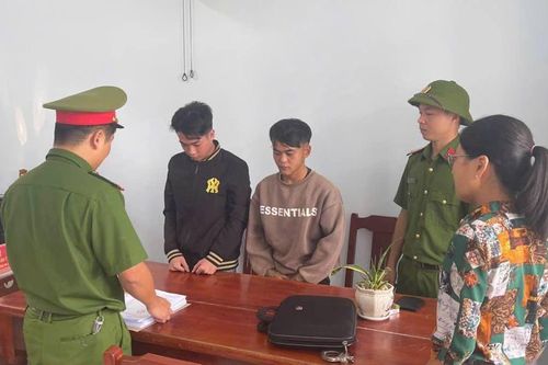 Bắt 5 thanh niên giở trò đồi bại với bạn nhậu rồi quay clip