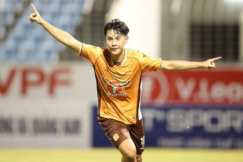 Tin nóng bóng đá Việt hôm nay 18/9: Công Phượng rớt giá, kỷ lục gia V-League nhắn nhủ 'Yamal của Việt Nam'