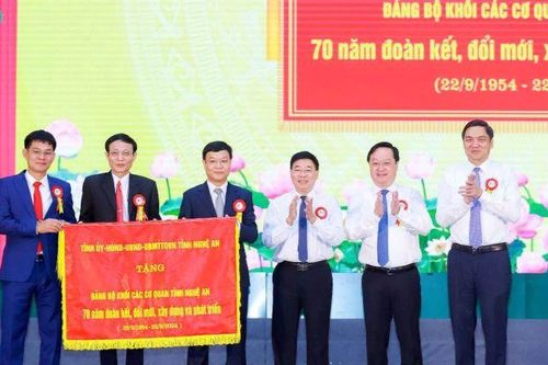 Trọng thể Lễ kỷ niệm 70 năm thành lập Đảng bộ Khối Các cơ quan tỉnh Nghệ An