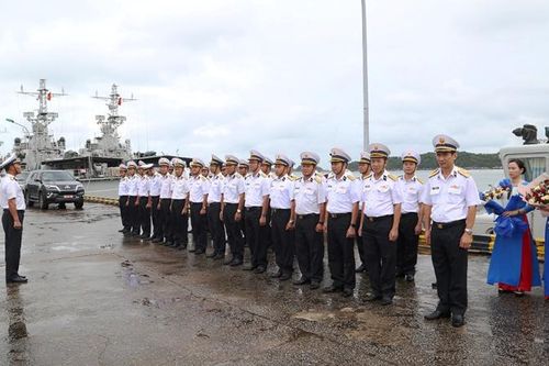 Đoàn công tác biển đảo Tây Nam thăm, động viên cán bộ, chiến sĩ Bộ Tư lệnh Vùng 5