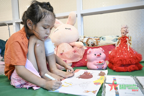 'Trăng khuyết' ở Làng Nủ