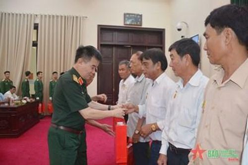 Bộ Quốc phòng gặp mặt 50 đại biểu người có công tỉnh An Giang
