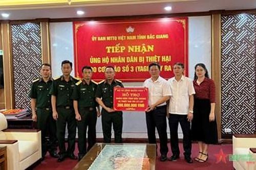 Quân khu 1 trao hơn 2 tỷ đồng hỗ trợ các tỉnh trên địa bàn bị ảnh hưởng bởi bão số 3
