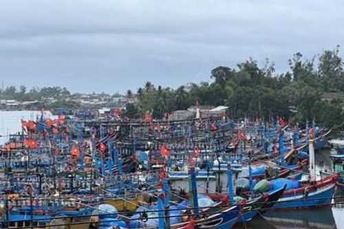 Miền Trung: Nhiều địa phương cấm biển, sẵn sàng lực lượng cứu hộ, cứu nạn