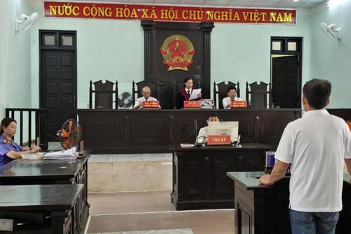 Xét xử 'trùm đá lậu' Nam Đông