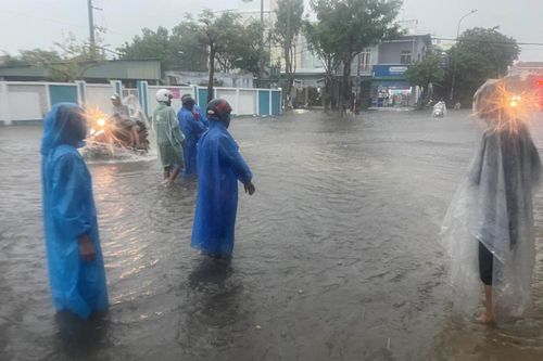TÌnh hình mưa lũ phức tạp, học sinh Đà Nẵng nghỉ học chiều 18 và ngày 19-9