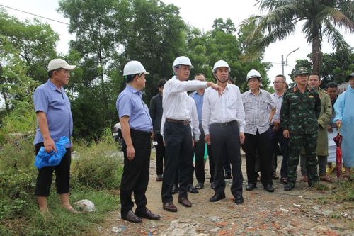 Chủ tịch UBND TP Đà Nẵng Lê Trung Chinh kiểm tra công tác phòng, chống cơn bão số 4 tại quận Thanh Khê