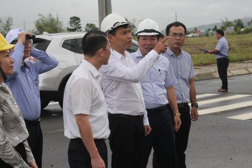 Phó chủ tịch Thường trực UBND TP Đà Nẵng kiểm tra công tác phòng chống, ứng phó thiên tai tại Q.Cẩm Lệ