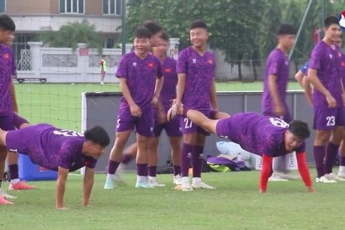 Maxwell James Peereboom và buổi tập đầu tiên cùng đội U17 Việt Nam