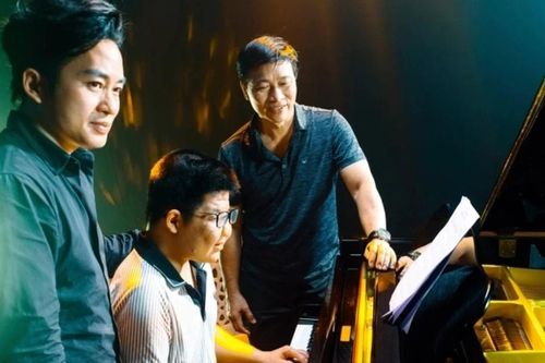 Chạm vào cảm xúc với MV 'Đàn ông không cần khóc'
