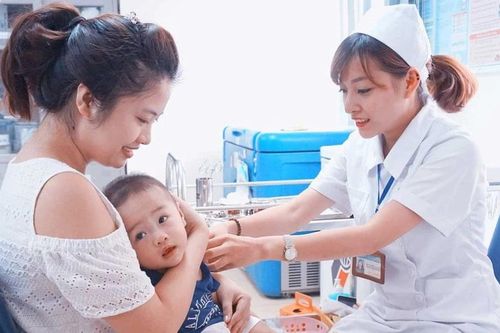 Bổ sung hơn 424 tỷ đồng để Bộ Y tế thực hiện tiêm chủng mở rộng