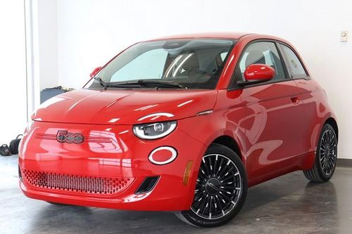 Fiat 500e ế ẩm, phải tạm dừng dây chuyền sản xuất