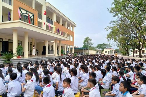 Học sinh lớp 5 ngã từ tầng 2 xuống sân trường, sức khỏe đã ổn định