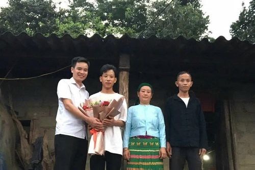 Chàng trai đầu tiên của thôn Mã Pì Lèng đỗ đại học