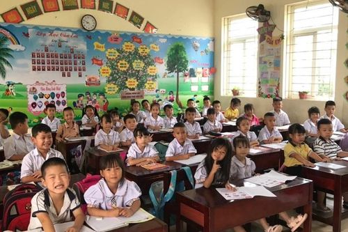 Đứng dậy sau bão lũ: Hạnh phúc khi gặp lại trò