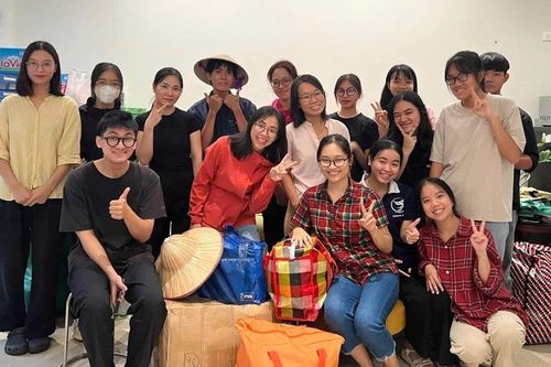 Nhiều trường đại học trao học bổng, giảm học phí cho sinh viên