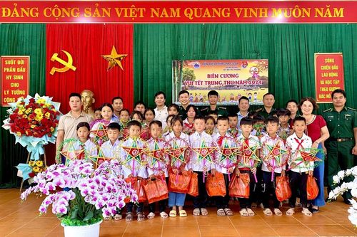 Tết Trung thu đong đầy yêu thương nơi biên giới, hải đảo
