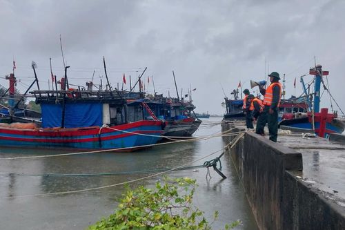 Tất cả tàu thuyền của ngư dân tỉnh Thừa Thiên Huế đã vào bờ neo đậu an toàn